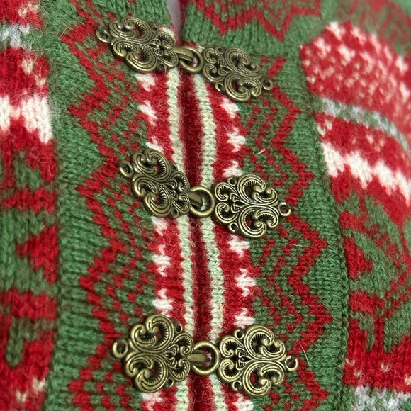 Cambridge Dry Goods Festive Green and Red Sweater - Picture 2 of 9
